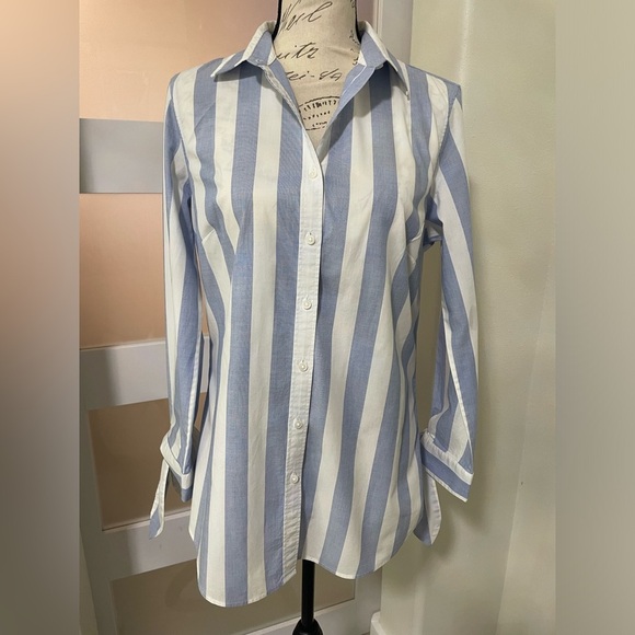 Banana Republic Tops - Banana Republic square blue and white strip button down top SZ 10 EUC